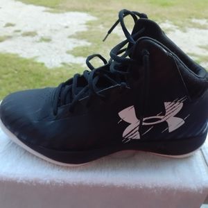 Under armour  mens basketball shoes size 9